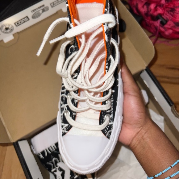 not a chuck converse - Picture 2 of 3